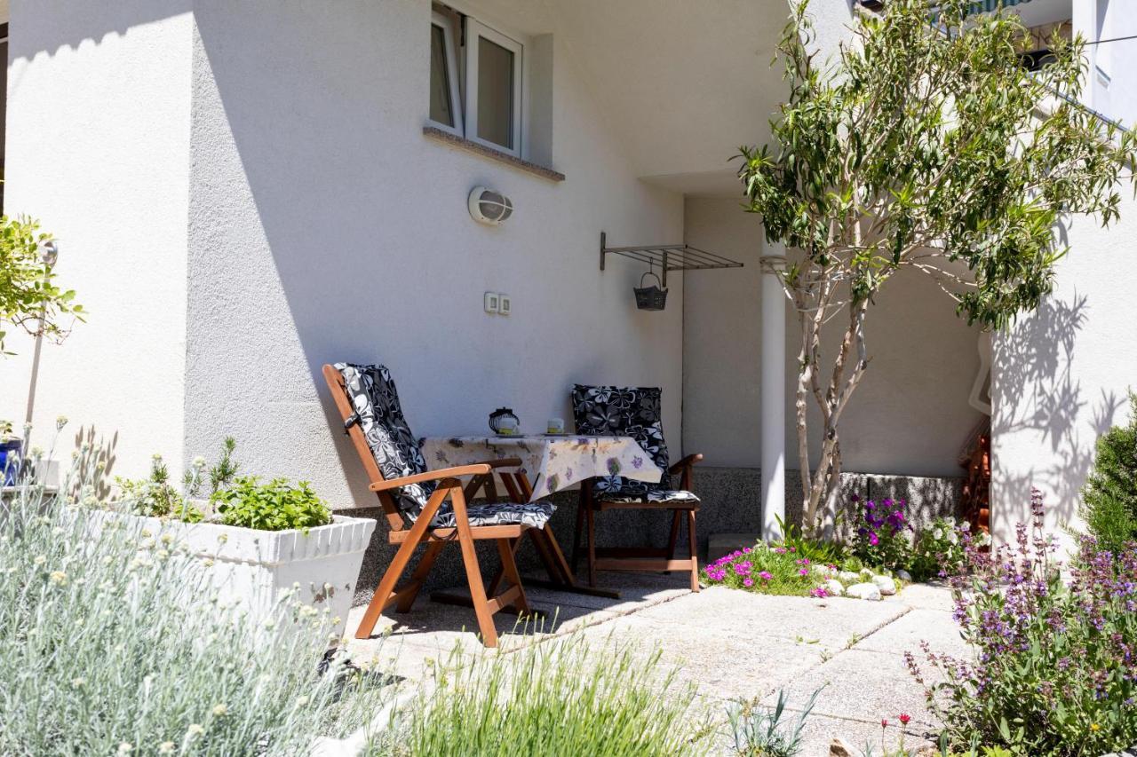 Apartments Hana Baška Eksteriør bilde