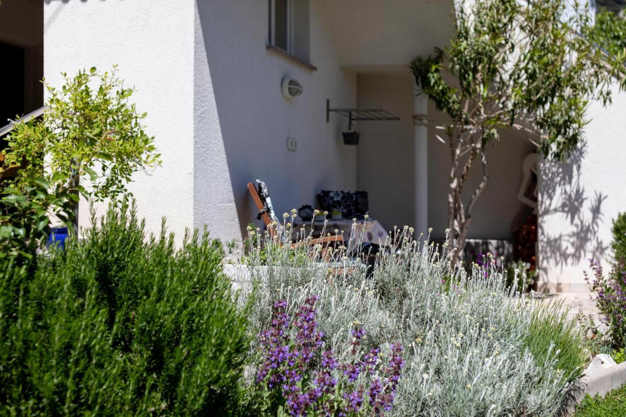 Apartments Hana Baška Eksteriør bilde